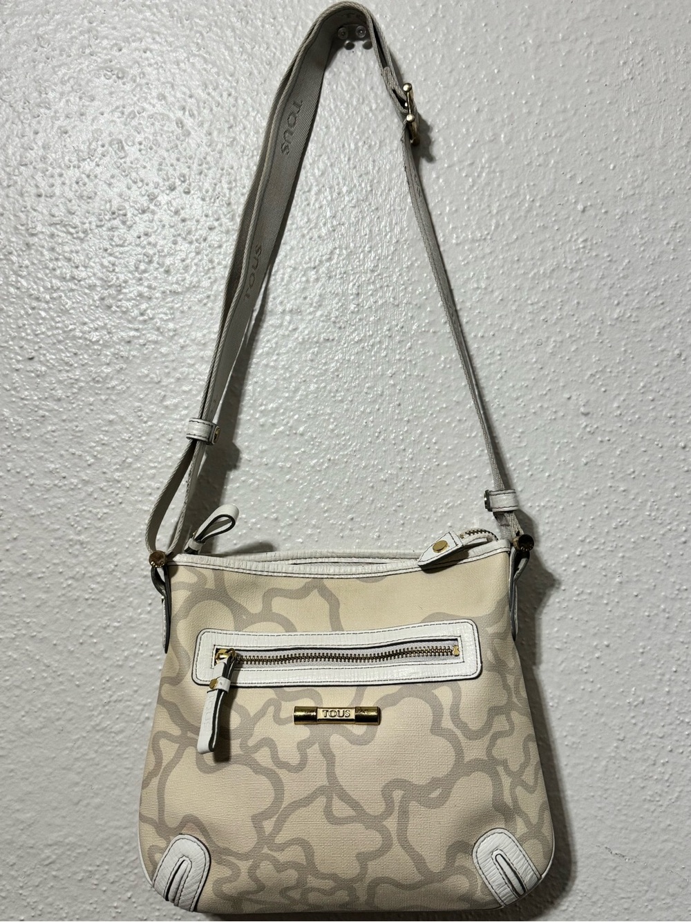 TOUS Cream and Taupe Pattern Shoulder Bag - Picture 3 of 16